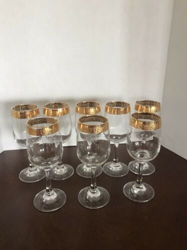 Set Of 8 Wine Glasses With Gold Rim. Good Condition!